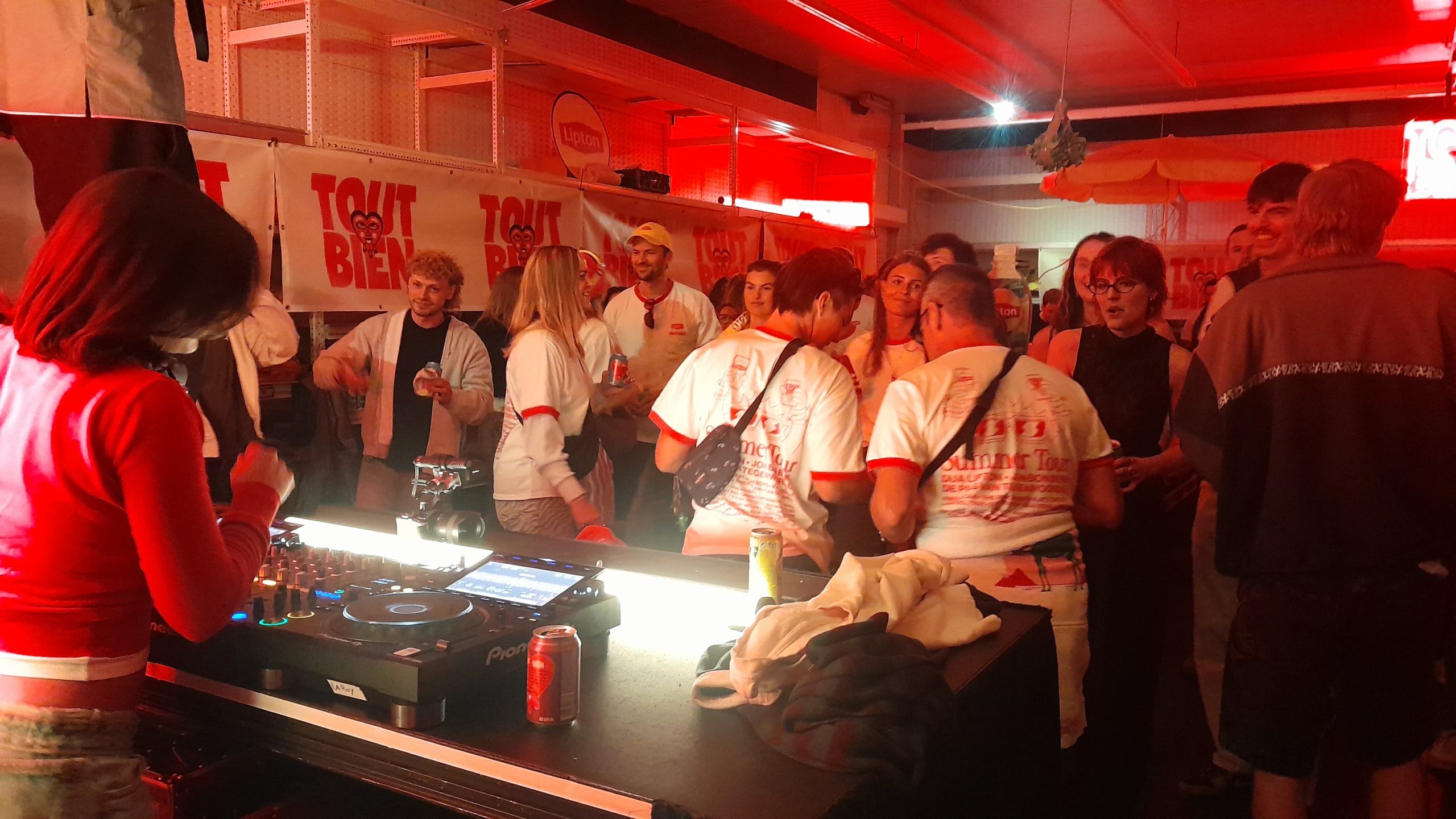 [In the picture] Colruyt and IKEA throwing raves as a marketing stunt
