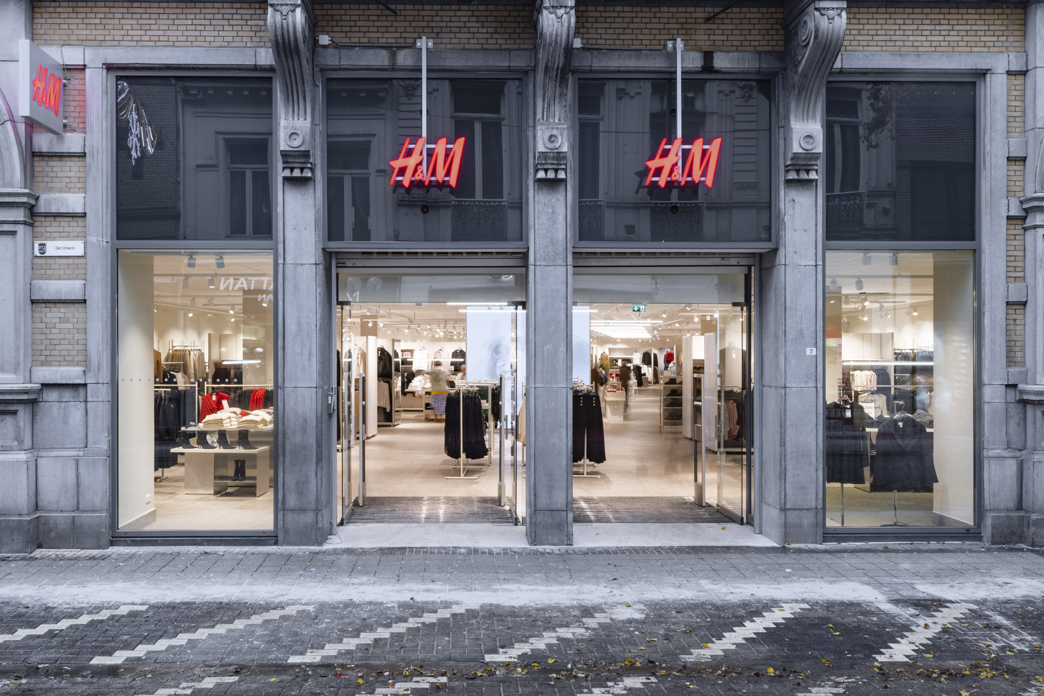 H&M profit rises on cost savings, but sales growth stalls