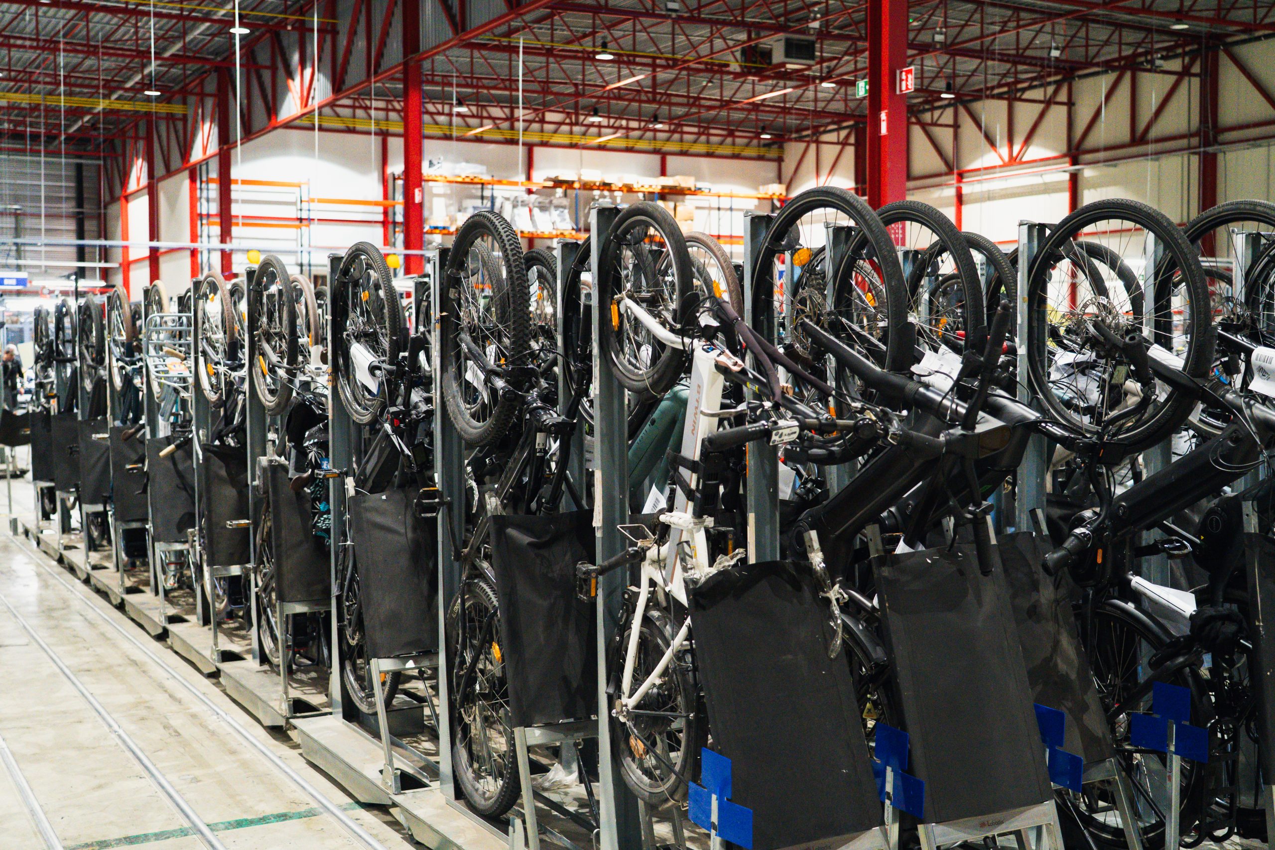 Why is Decathlon already holding an outlet sale of second-hand inventory?
